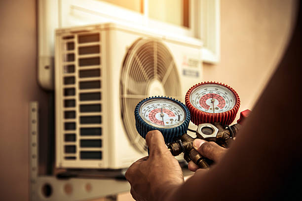 Professional Hvac technician working in Crockett, CA